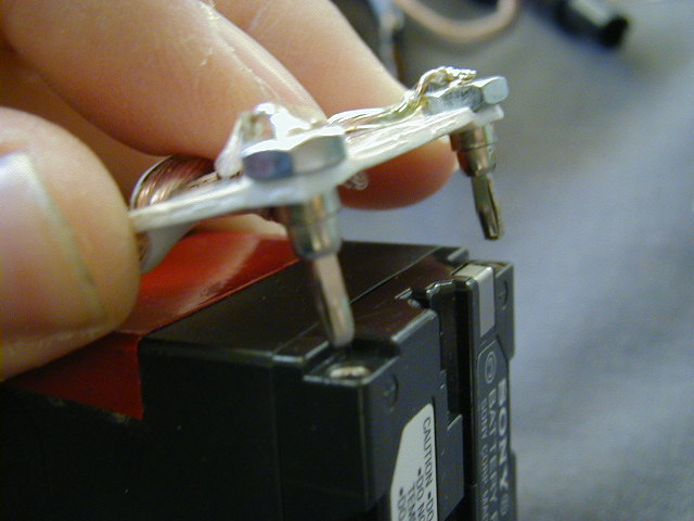 broken 1.5 volt battery clip broken 1.5 volt battery clip